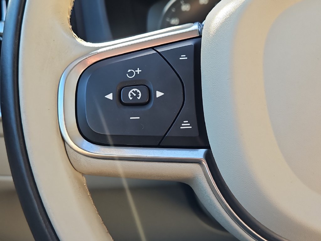 Used 2019 Volvo XC60 T6 Momentum w/ Multimedia Package AWD/4WD image 27