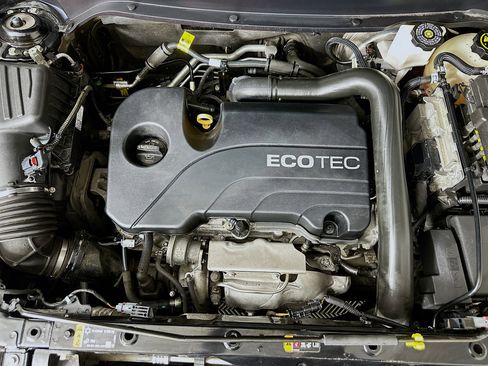 Used 2020 Chevrolet Equinox LT w/ Driver Convenience Package image 32