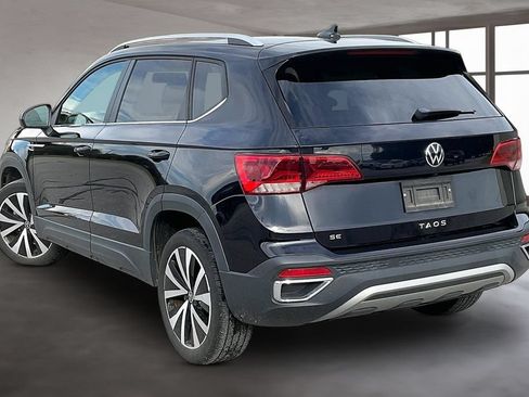 Used 2022 Volkswagen Taos SE FWD image 4