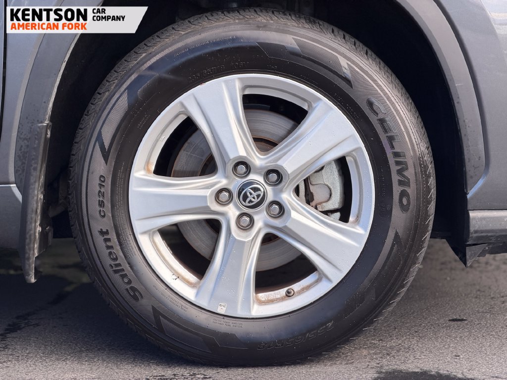 Used 2025 Toyota Highlander LE AWD/4WD image 12