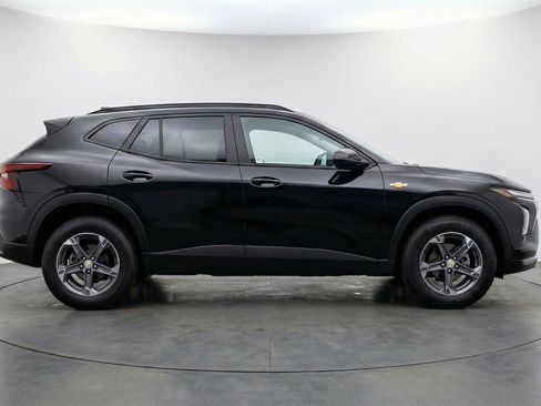 Used 2025 Chevrolet Blazer LT FWD image 11