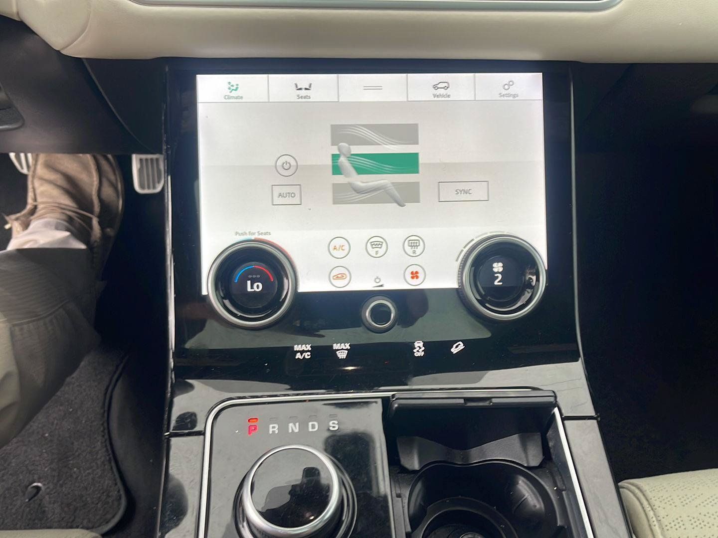 Used 2019 Land Rover Range Rover Velar R-Dynamic SE AWD/4WD image 11