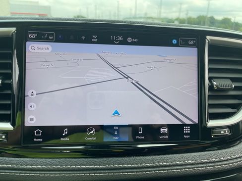 Used 2024 Chrysler Pacifica Select image 32