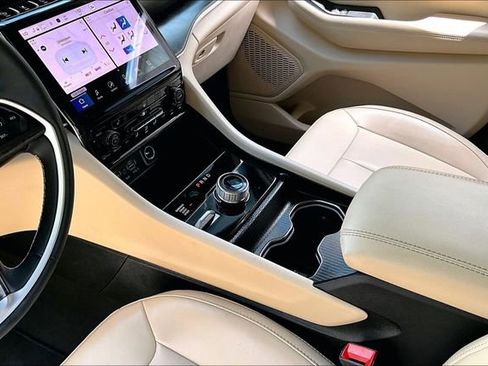 Used 2025 Jeep Grand Cherokee L Limited image 15