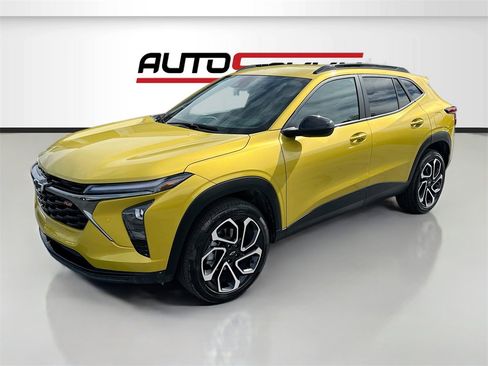 Used 2025 Chevrolet Trax RS w/ Driver Confidence Package image 3