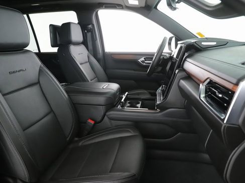 Used 2025 GMC Yukon Denali w/ Denali Reserve Package image 38