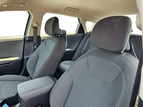 Certified 2025 Kia K4 FWD image 17