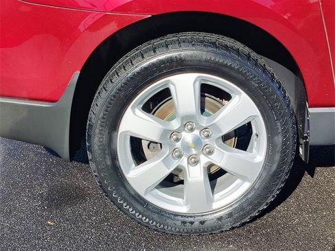 Used 2017 Chevrolet Traverse LT w/ Style and Technology Package image 5