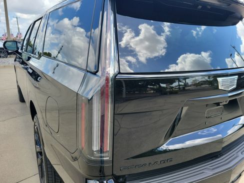 New 2026 Cadillac Escalade ESV Platinum Sport w/ LPO, ONYX Package image 10