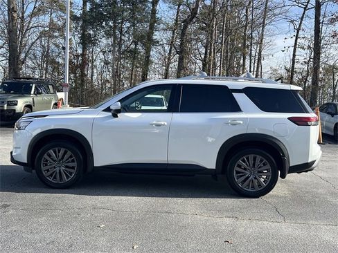 Certified 2025 Nissan Pathfinder SL w/ SL Premium Package image 24