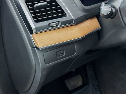 Used 2023 Volvo XC90 B6 Core w/ Climate Package image 11