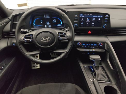 Used 2025 Hyundai Elantra Sport FWD image 22