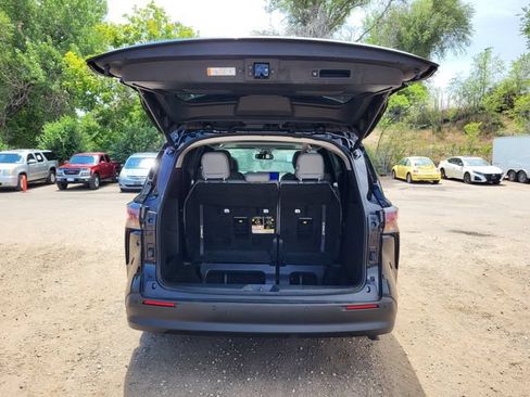 Used 2025 Toyota Sienna XLE AWD/4WD image 29