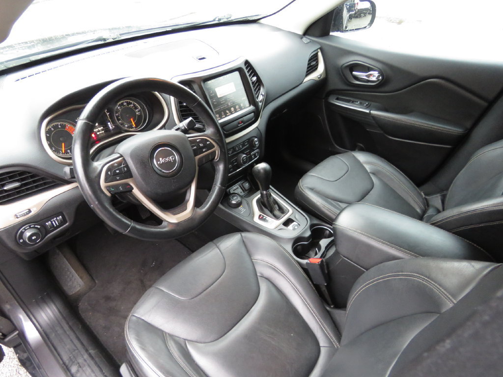 Used 2016 Jeep Cherokee Latitude AWD/4WD image 12