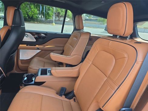 Used 2022 Lincoln Aviator Black Label w/ Class IV Trailer Tow Package image 12