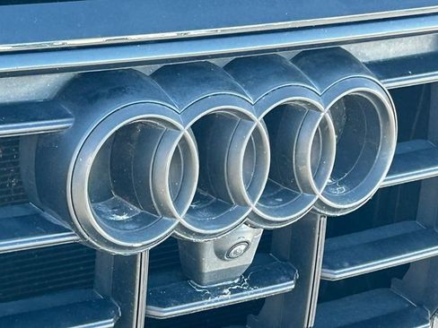 Used 2021 Audi Q8 Premium w/ Black Optic Package image 10