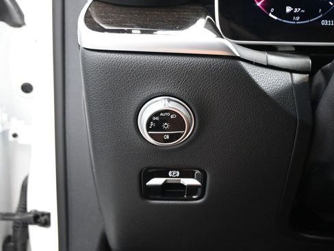 Used 2024 Mercedes-Benz GLC 300 image 12