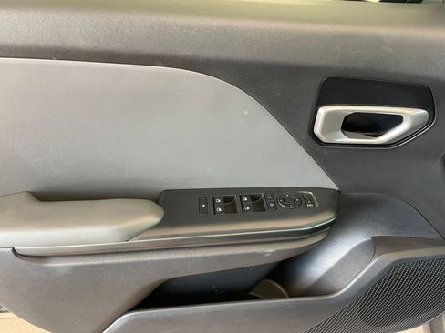 Used 2025 Kia K4 LXS image 18