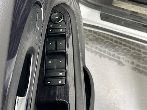 Used 2017 Buick Enclave Premium image 18