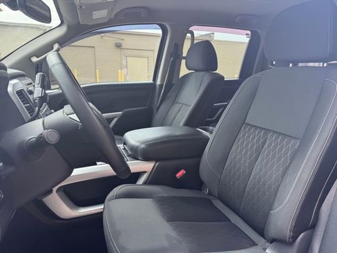 Used 2018 Nissan Titan SV w/ SV Convenience Package image 20