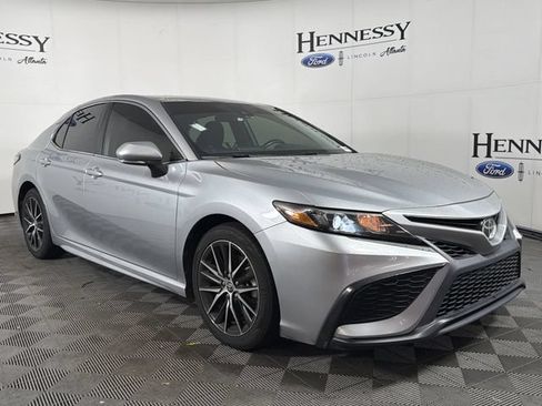 Used 2022 Toyota Camry SE FWD image 25