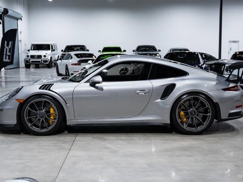 Used 2016 Porsche 911 GT3 RS RWD image 3
