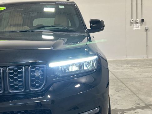 Used 2023 Jeep Grand Cherokee L Summit AWD/4WD image 10