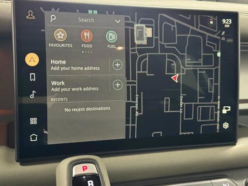 Used 2025 Land Rover Defender 110 image 25