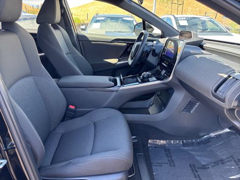 Certified 2025 Subaru Solterra w/ Premium Package AWD/4WD image 18