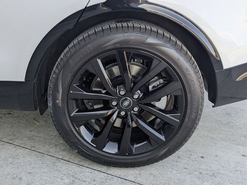 New 2026 Land Rover Discovery Limited Edition image 19