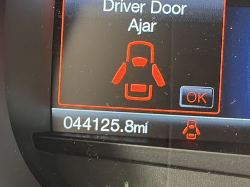 Used 2018 Ford Edge Titanium w/ Equipment Group 301A image 5