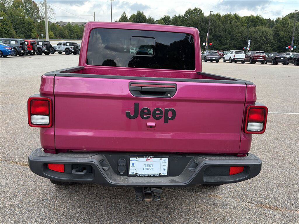 Used 2024 Jeep Gladiator Sport AWD/4WD image 4