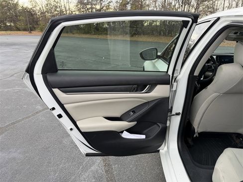 Used 2018 Honda Accord LX image 10