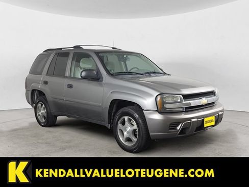 Used 2007 Chevrolet TrailBlazer LS w/ LS Preferred Equipment Group AWD/4WD image 3