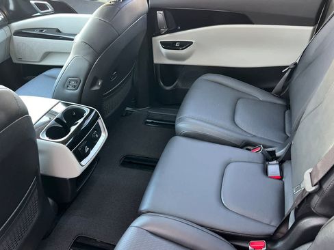Used 2024 Kia Carnival SX Prestige image 5