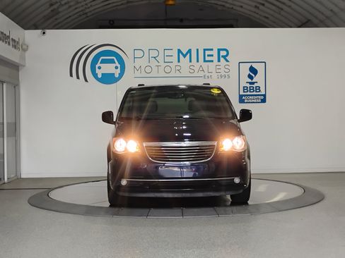 Used 2016 Chrysler Town & Country Touring image 52