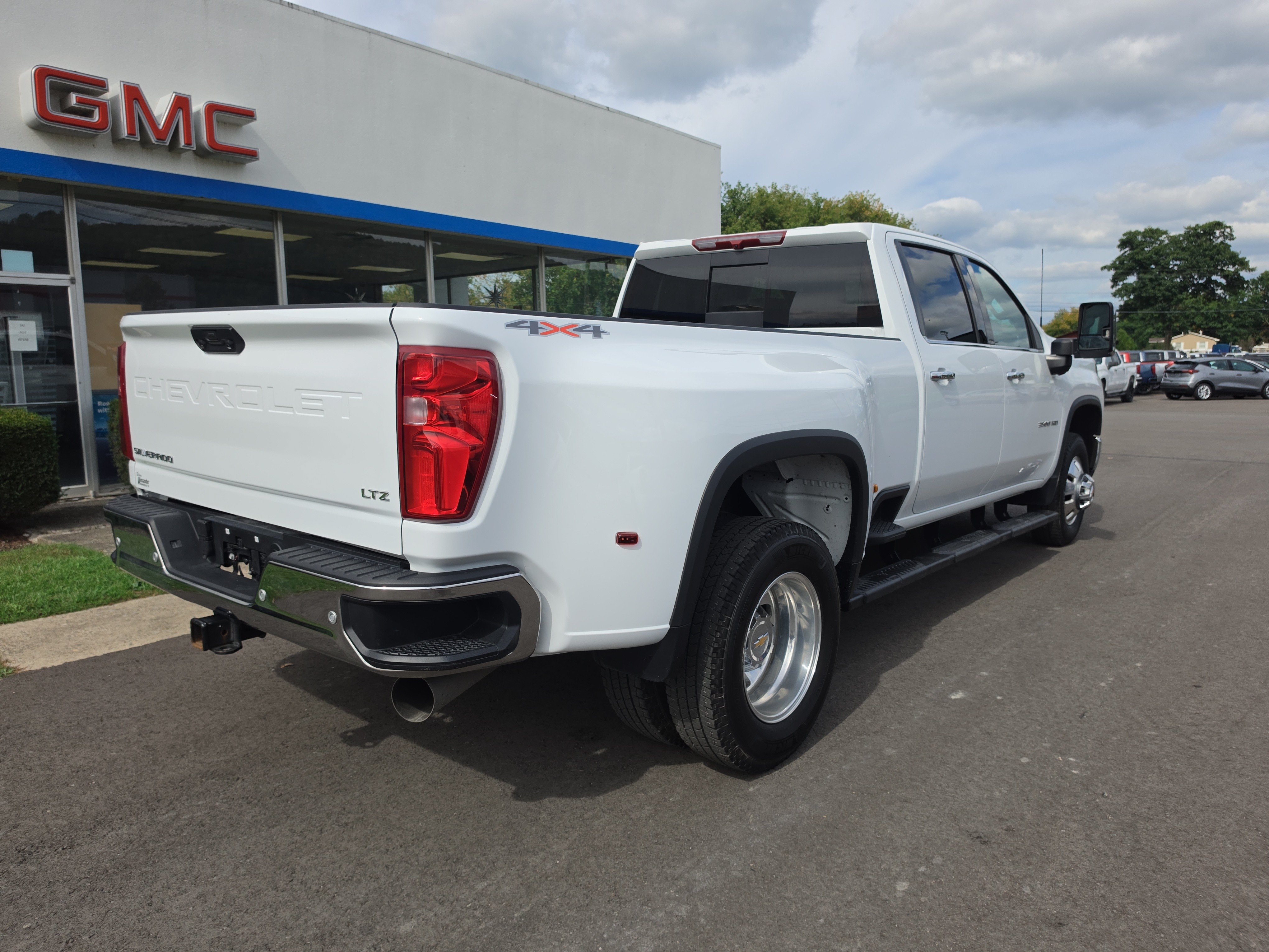 Used 2026 Chevrolet Silverado 3500 LTZ w/ LTZ Convenience Package AWD/4WD image 3