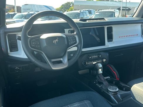 Certified 2025 Ford Bronco Heritage Edition AWD/4WD image 22