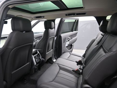 New 2025 Land Rover Range Rover Long Wheelbase SE image 22
