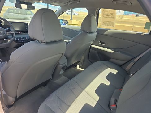 Used 2024 Hyundai Elantra SE image 10