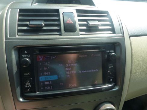 Used 2013 Toyota Corolla LE FWD image 21