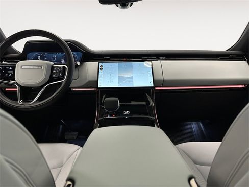 Used 2025 Land Rover Range Rover Sport SE image 11