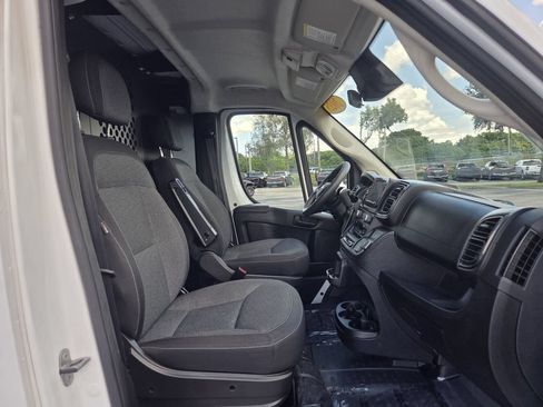 Used 2025 RAM ProMaster 2500 w/ U-Haul Equipment Group FWD image 30