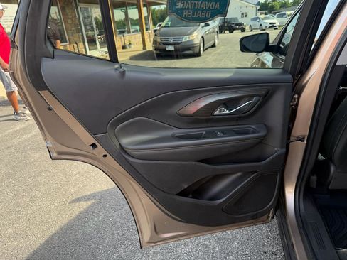 Used 2018 GMC Terrain SLT w/ Preferred Package FWD image 17