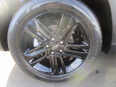 Certified 2025 Chevrolet Trax ACTIV w/ Sunroof Package image 2