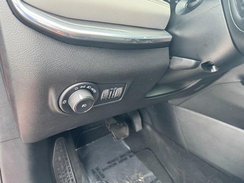 Used 2024 Jeep Compass Limited image 14