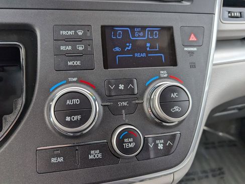 Used 2017 Toyota Sienna LE FWD image 24