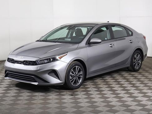 Used 2023 Kia Forte LXS image 6