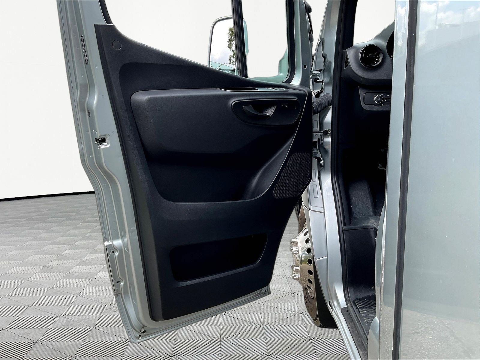 Used 2024 Mercedes-Benz Sprinter 3500 image 19