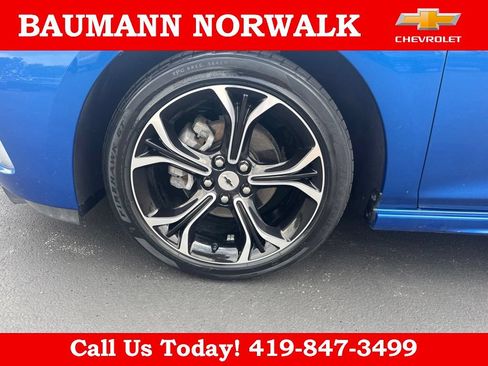 Used 2019 Chevrolet Cruze LT w/ Convenience Package FWD image 12